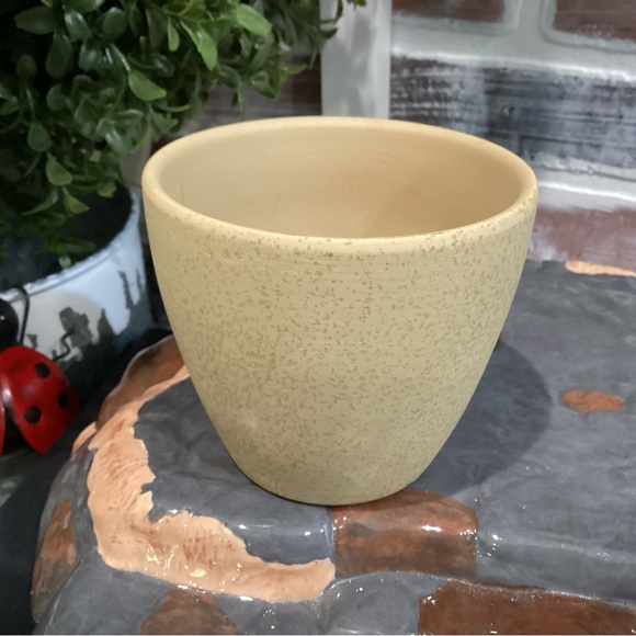 Ceramic or Pottery Crafted Pot with a Hummingbird in flight - Very Nice - Picture 4 of 10